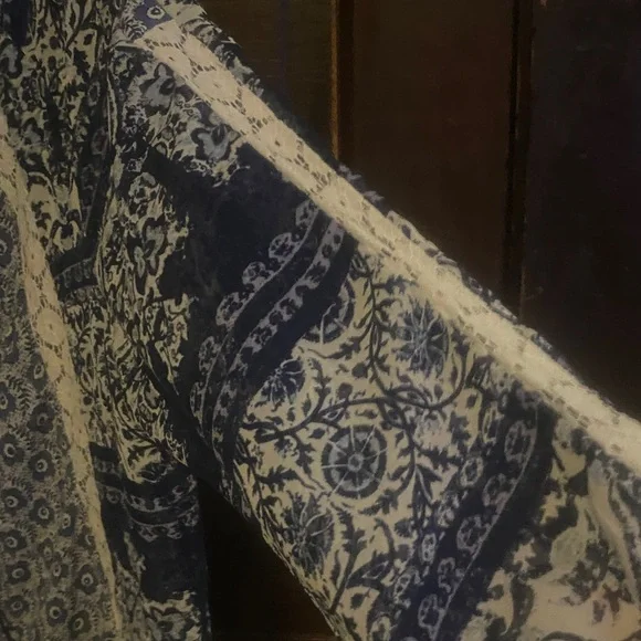 CB Casual Navy and Cream Blouse. Lightweight - Picture 2 of 3